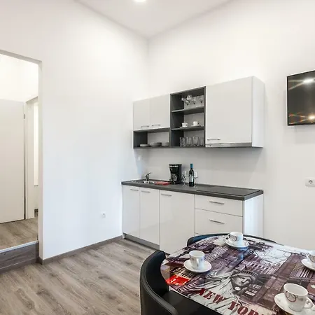 Downtown Apartment *